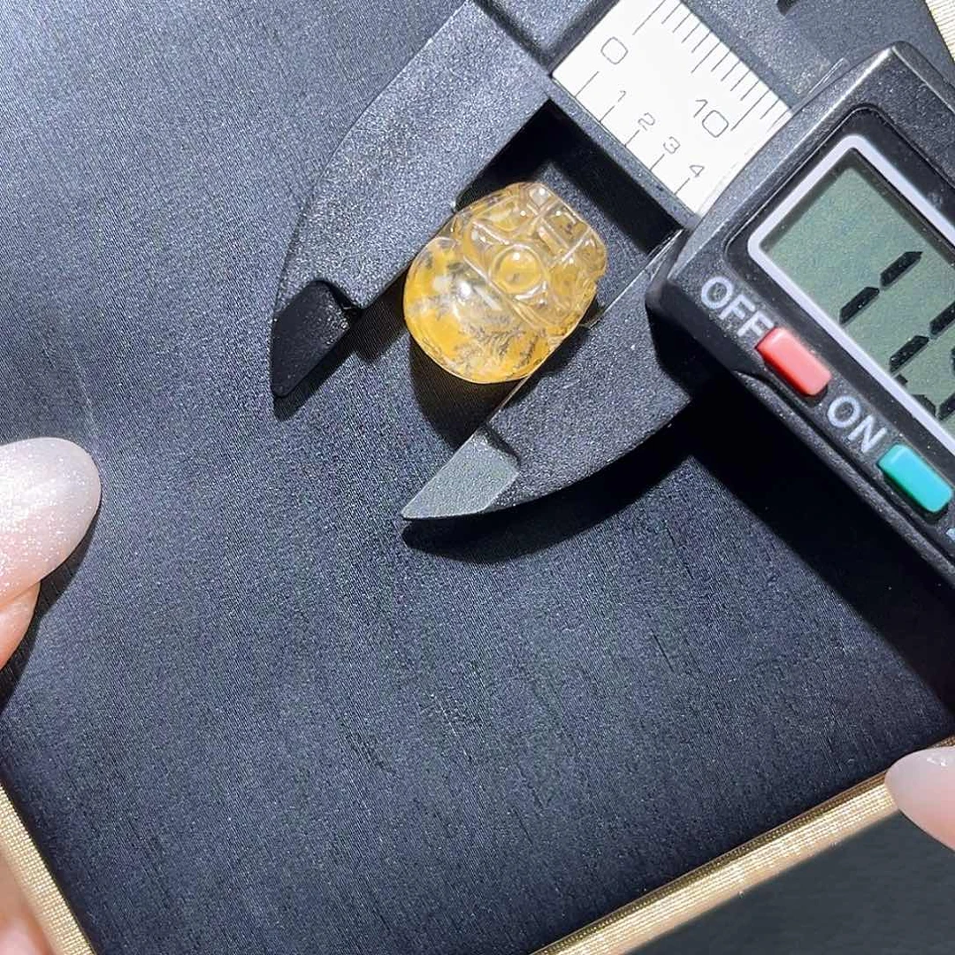 腻***腻未镶嵌水晶珠宝半成品胶花貔貅