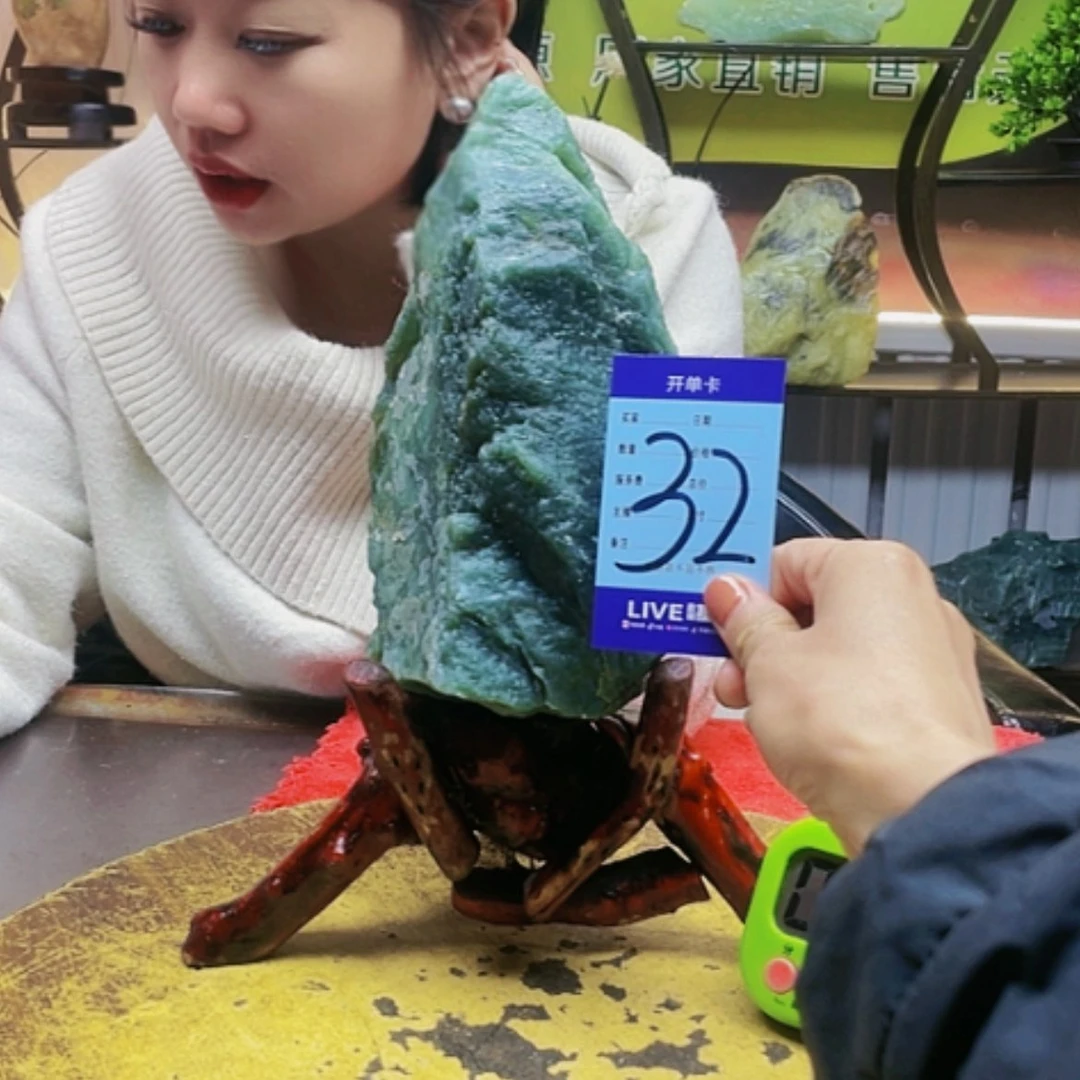 【闪购商品】蛇纹石玉原石未镶嵌d****n