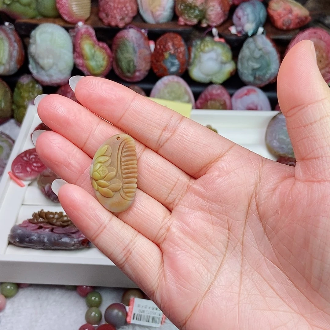 未镶嵌石英质玉（盐源）珠宝半成品