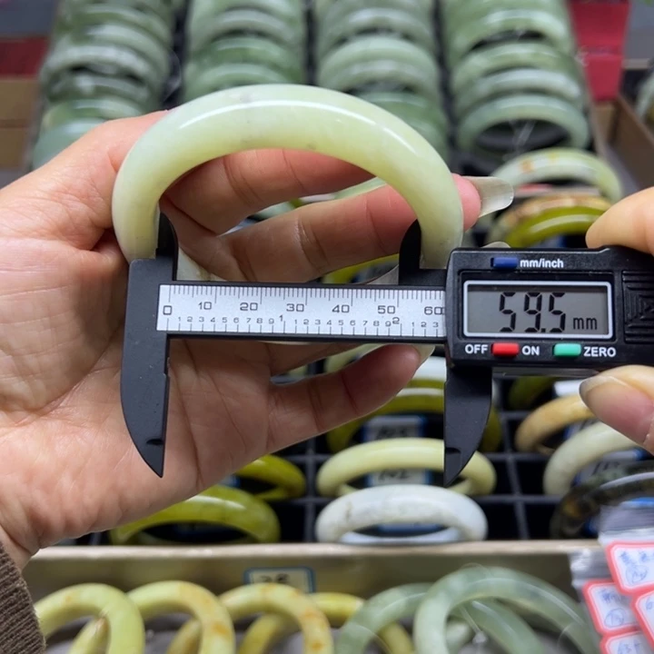 蛇纹石玉未镶嵌手镯97