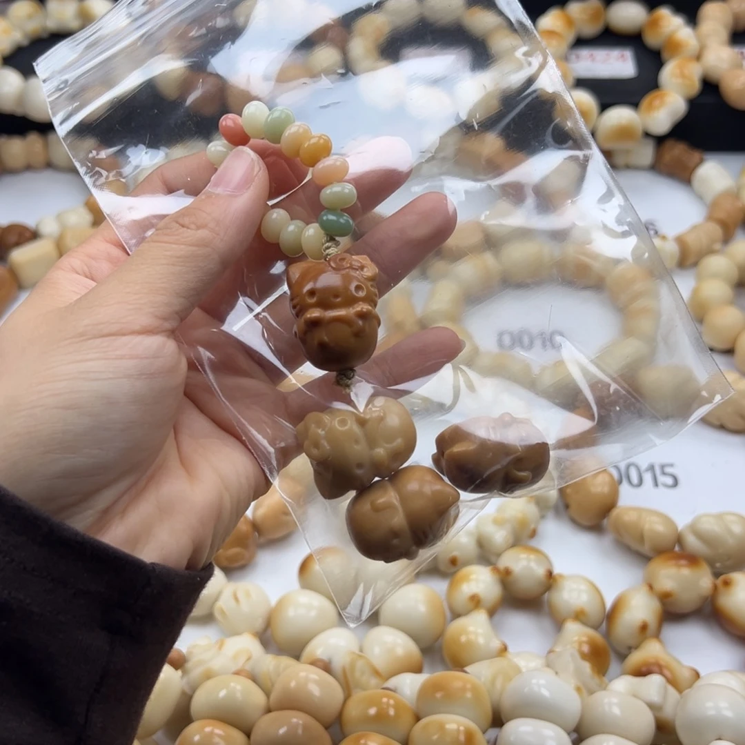 吊坠白玉菩提瑕疵
