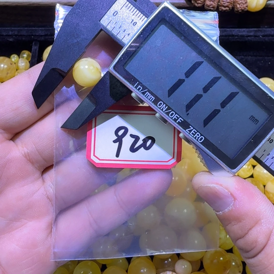 蜜蜡未镶嵌珠宝奇石