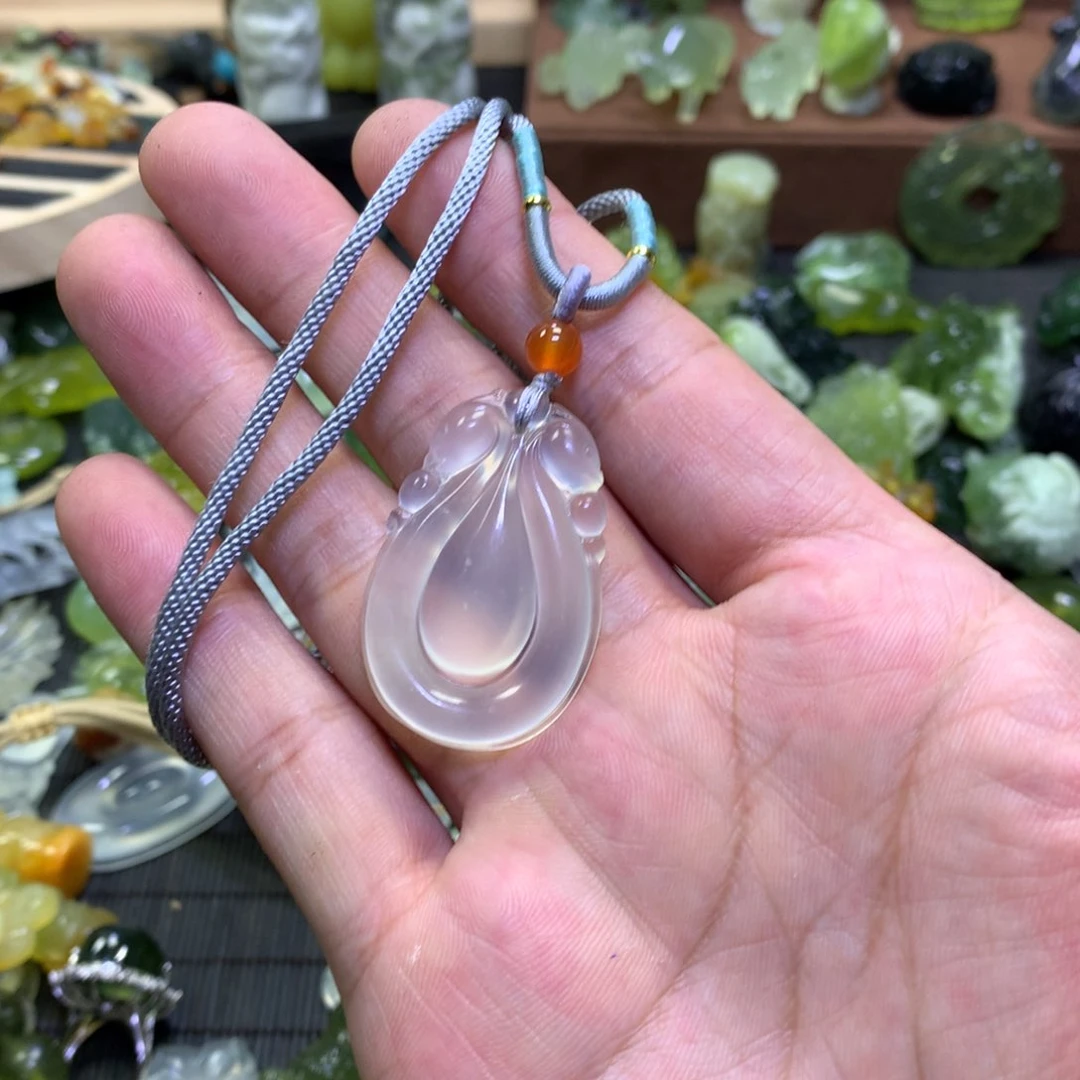 岫玉未镶嵌颈饰水滴