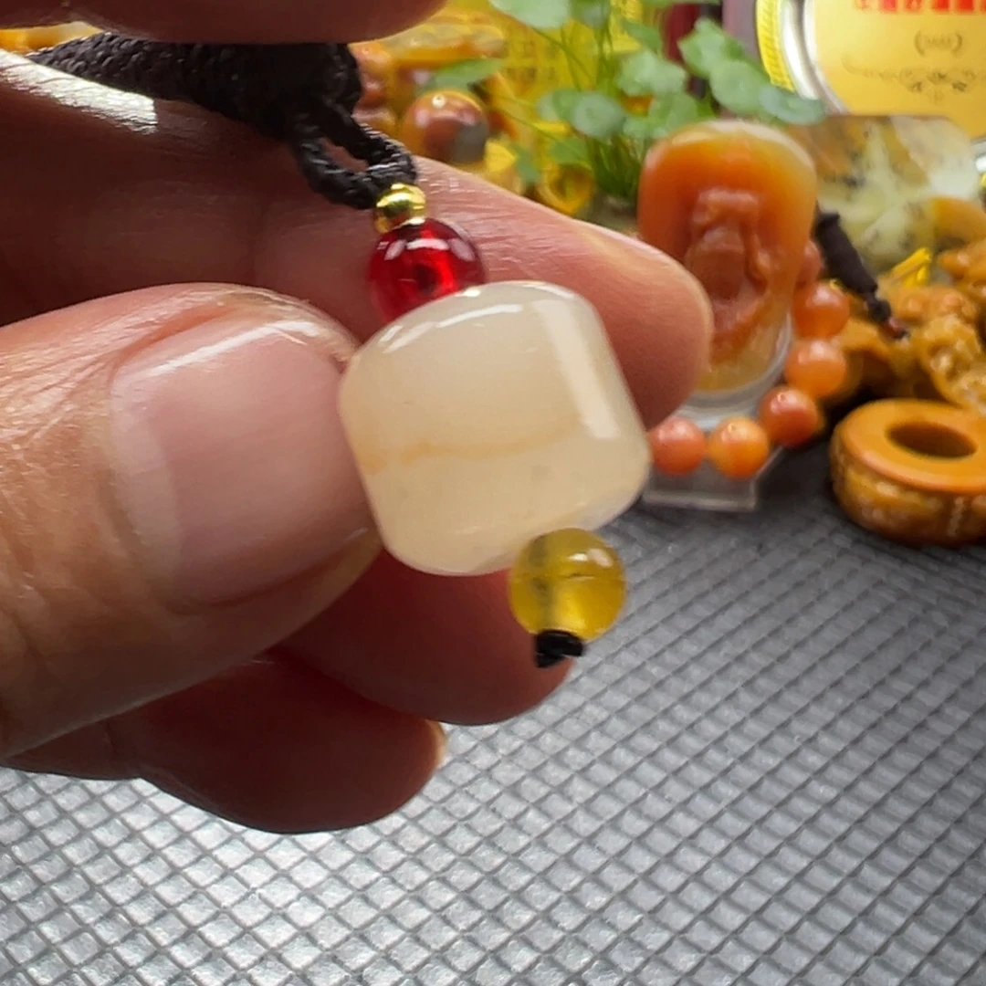 石英质玉未镶嵌颈饰