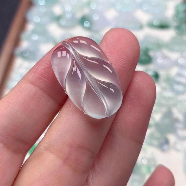 翡翠未镶嵌颈饰高冰叶子