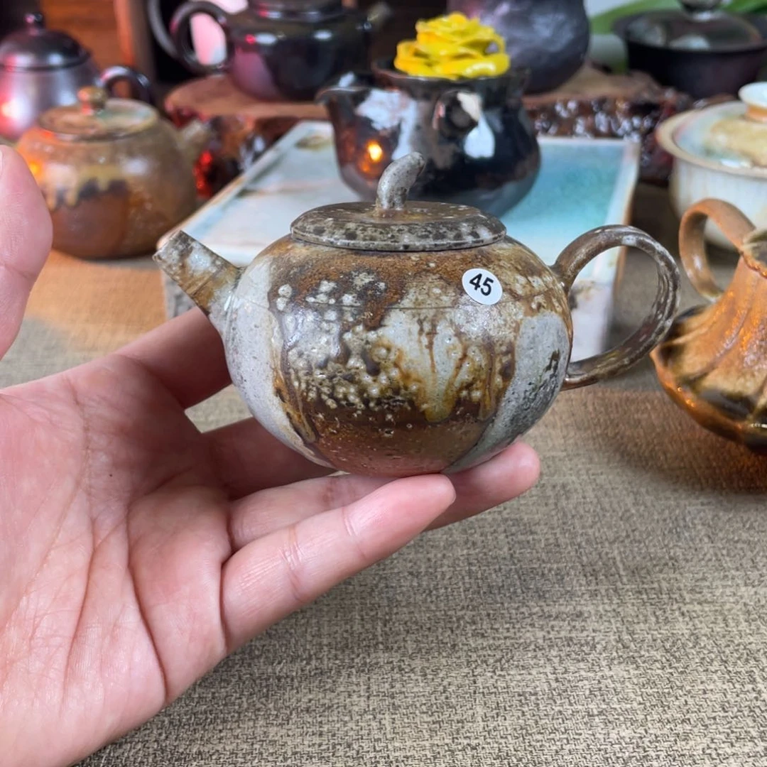 苹果壶。金珍珠。 柴烧。