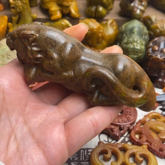 蛇纹石玉未镶嵌颈饰