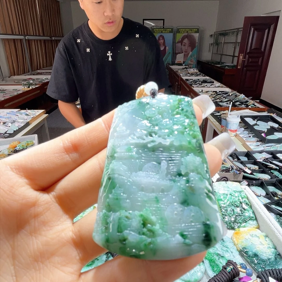 翡翠未镶嵌颈饰一