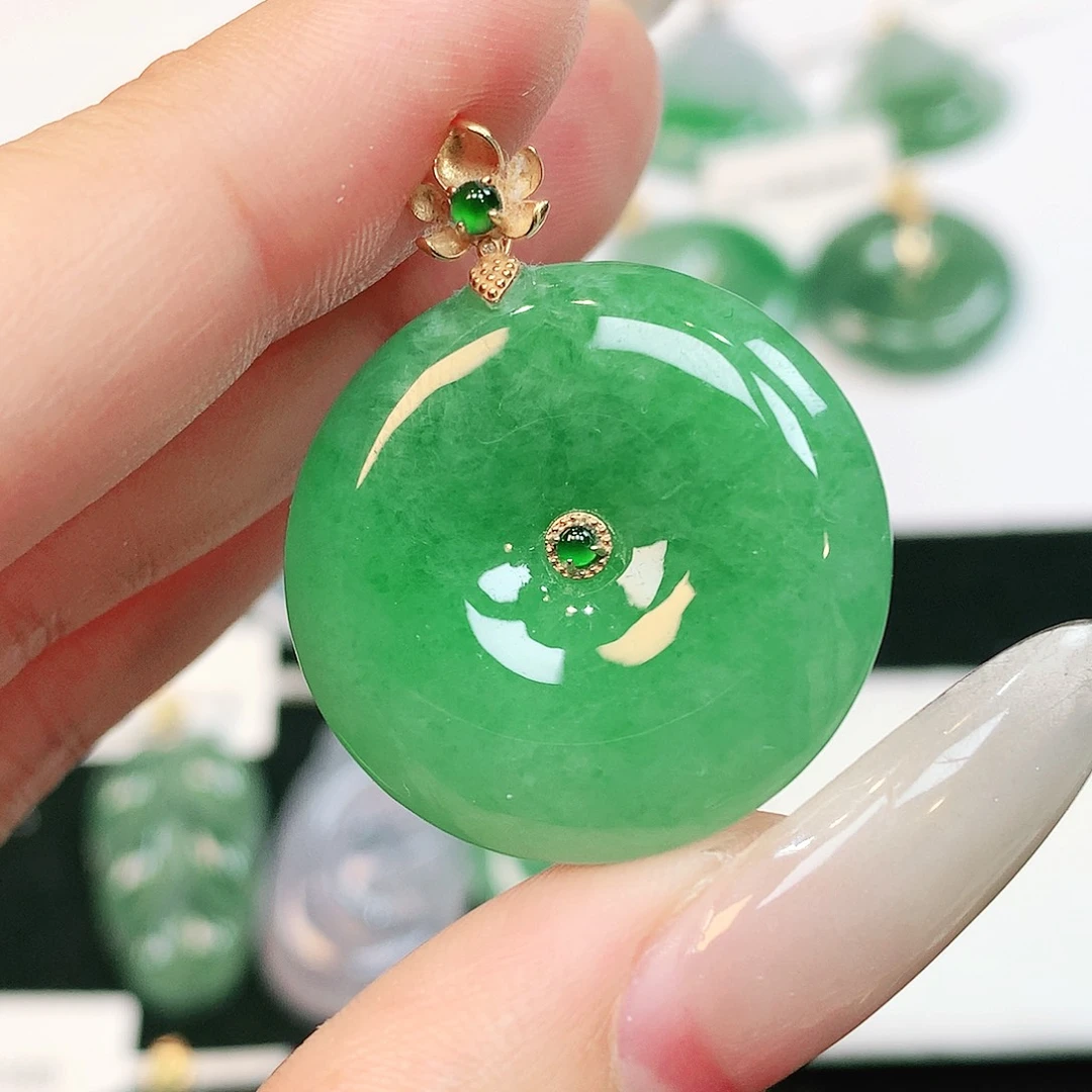 翡翠18K金镶嵌颈饰