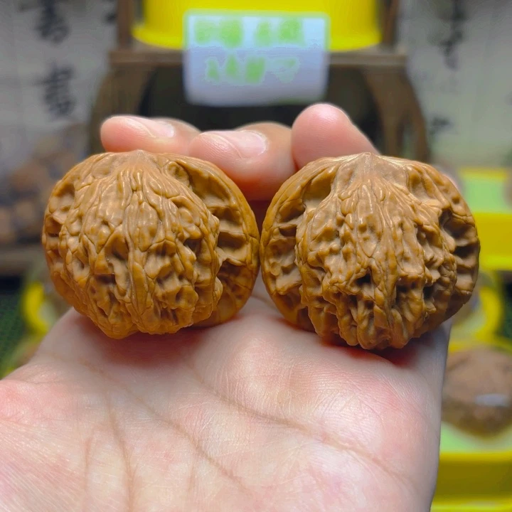 文玩核桃吊坠狮虎兽