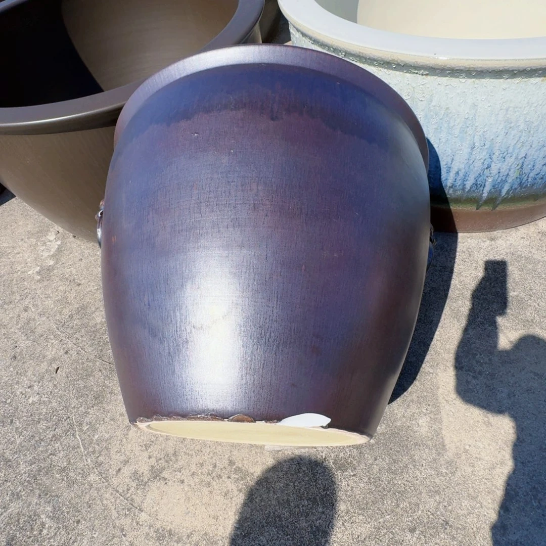 汪***士瓷片直径73，高59。瑕疵底部磕碰