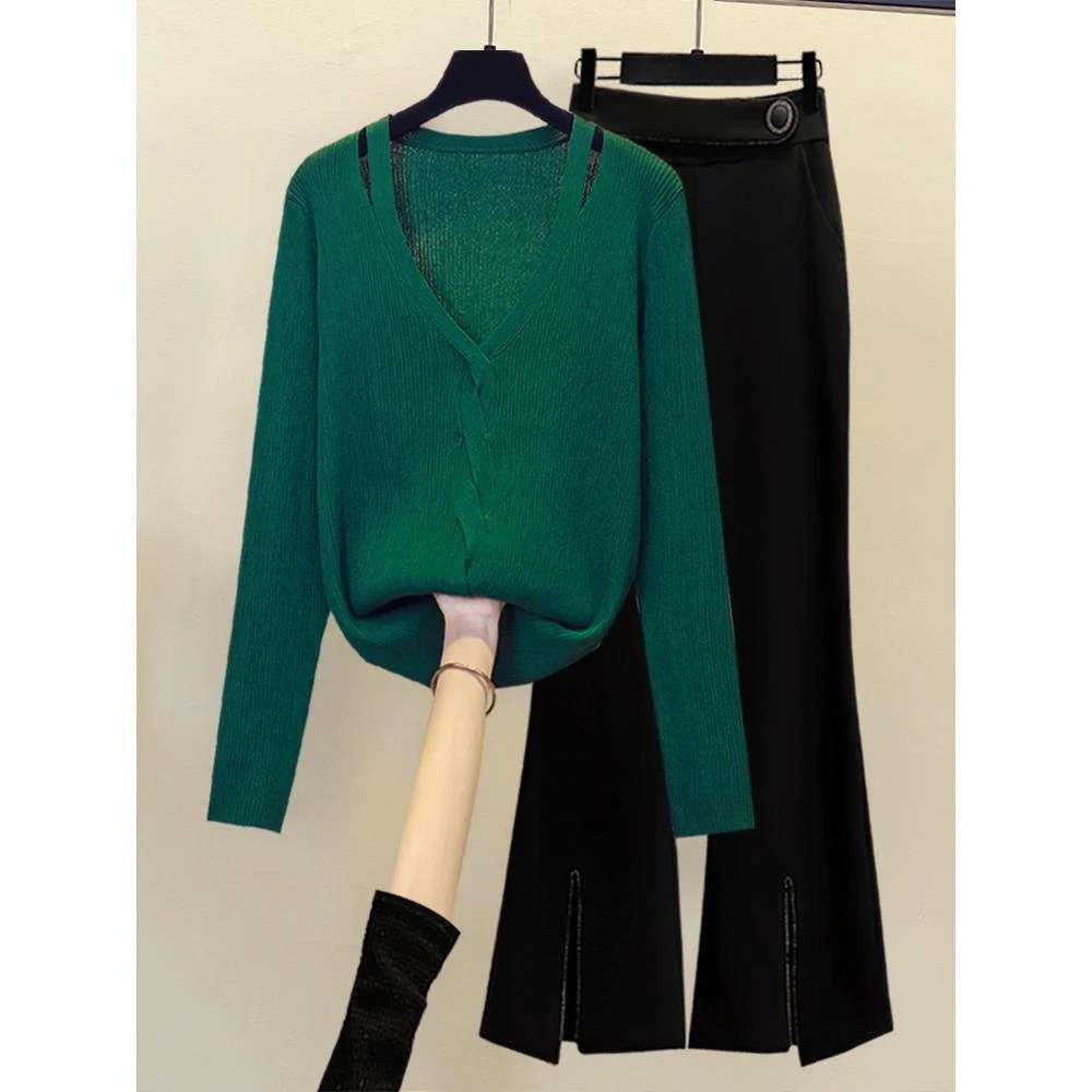 大码女早秋季胖mm洋气时髦高级感V领针织打底衫微喇裤遮肚子套装