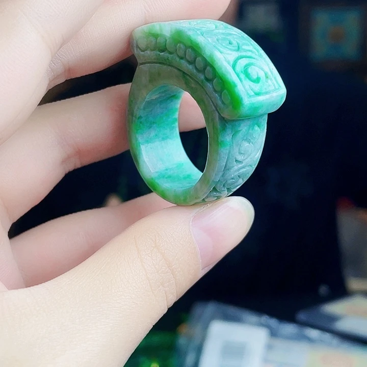 翡翠未镶嵌颈饰多样性