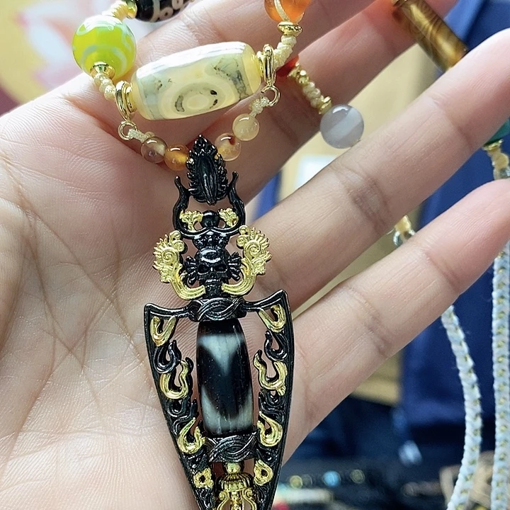 玛瑙/玉髓颈饰合金