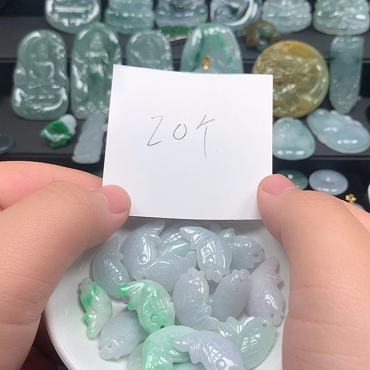 翡翠未镶嵌颈饰翡翠首饰