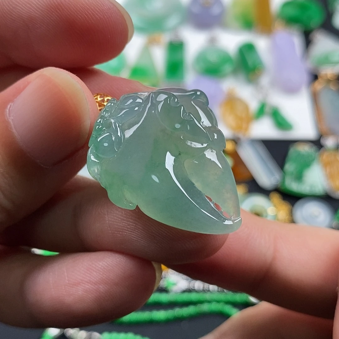 翡翠18K金镶嵌颈饰翡翠