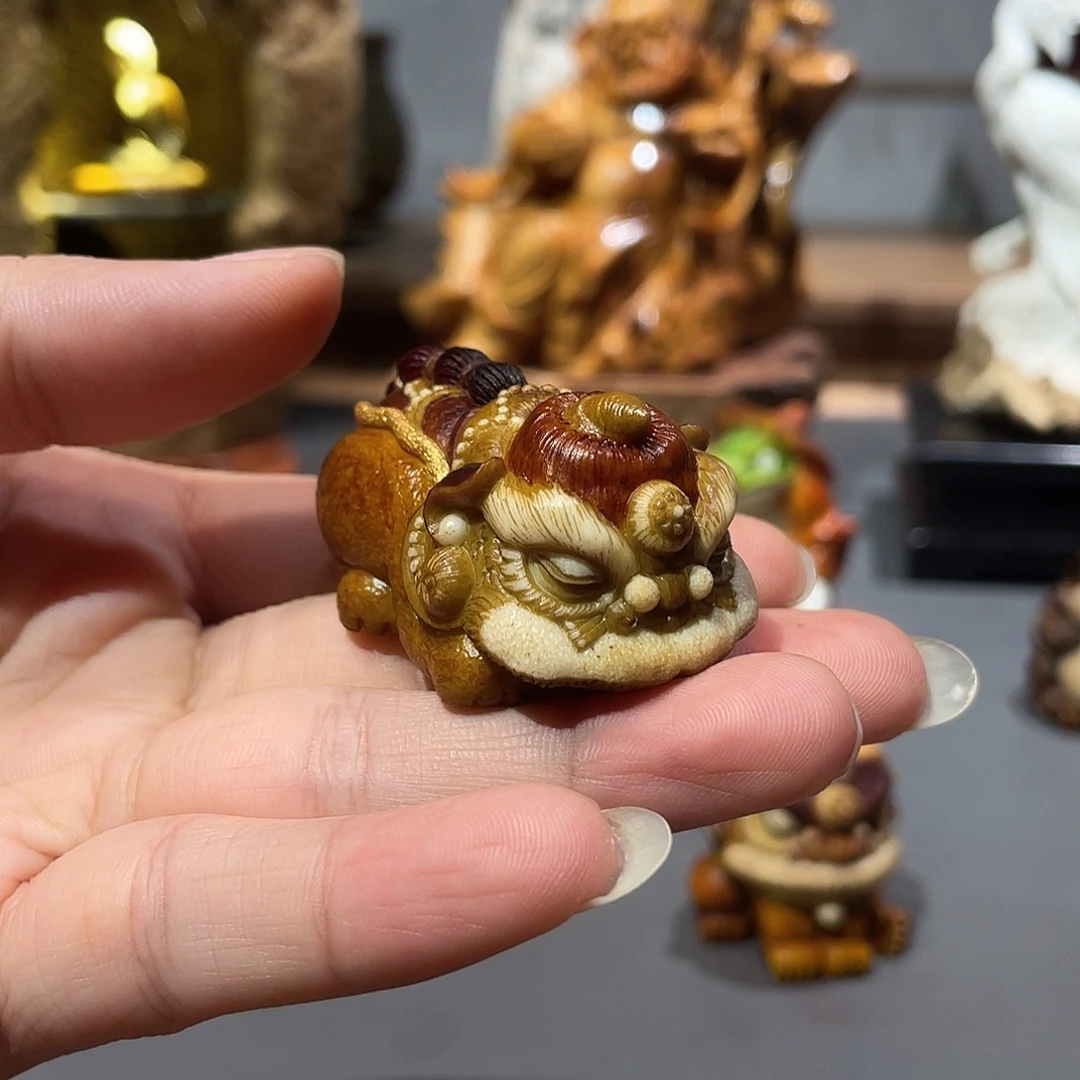 如***源木鹿角雕刻醒狮摆件工艺品