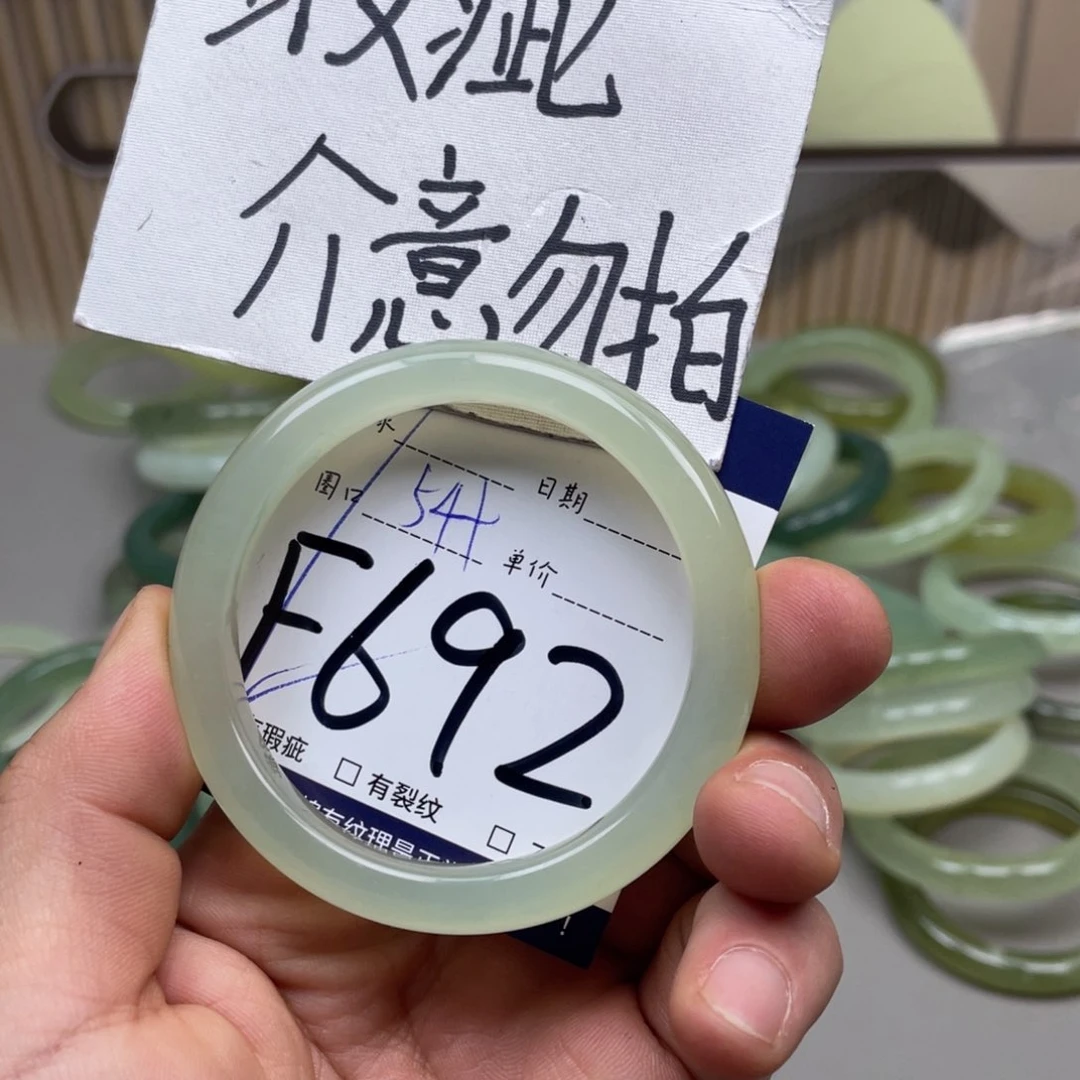 岫玉手镯手镯未镶嵌