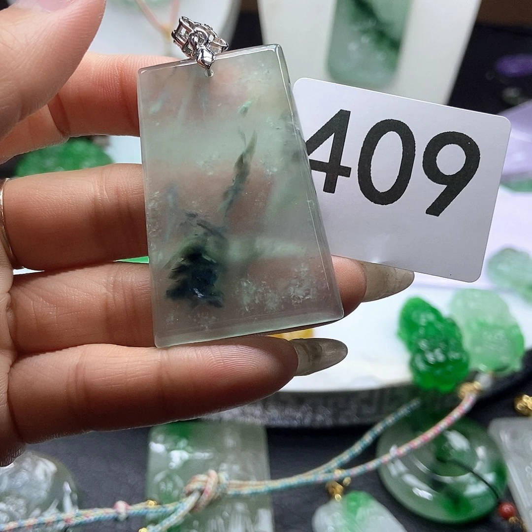 翡翠吊坠(赠链)未镶嵌