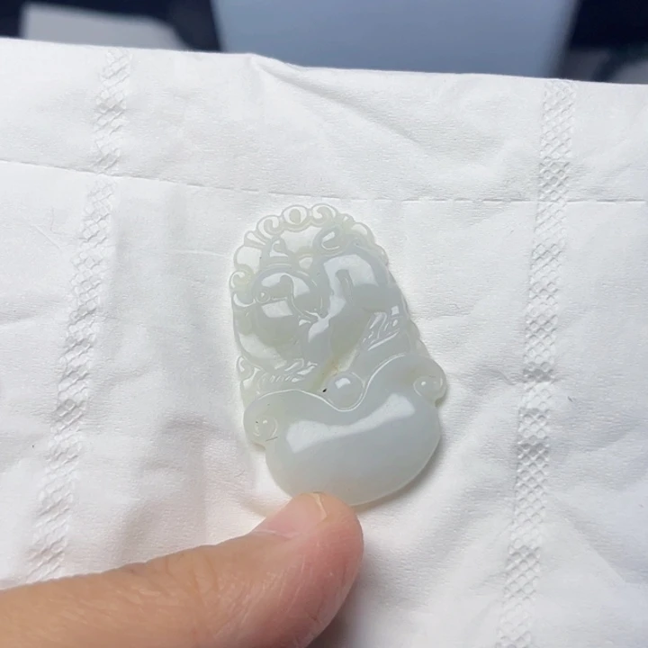 翡翠未镶嵌颈饰挂件