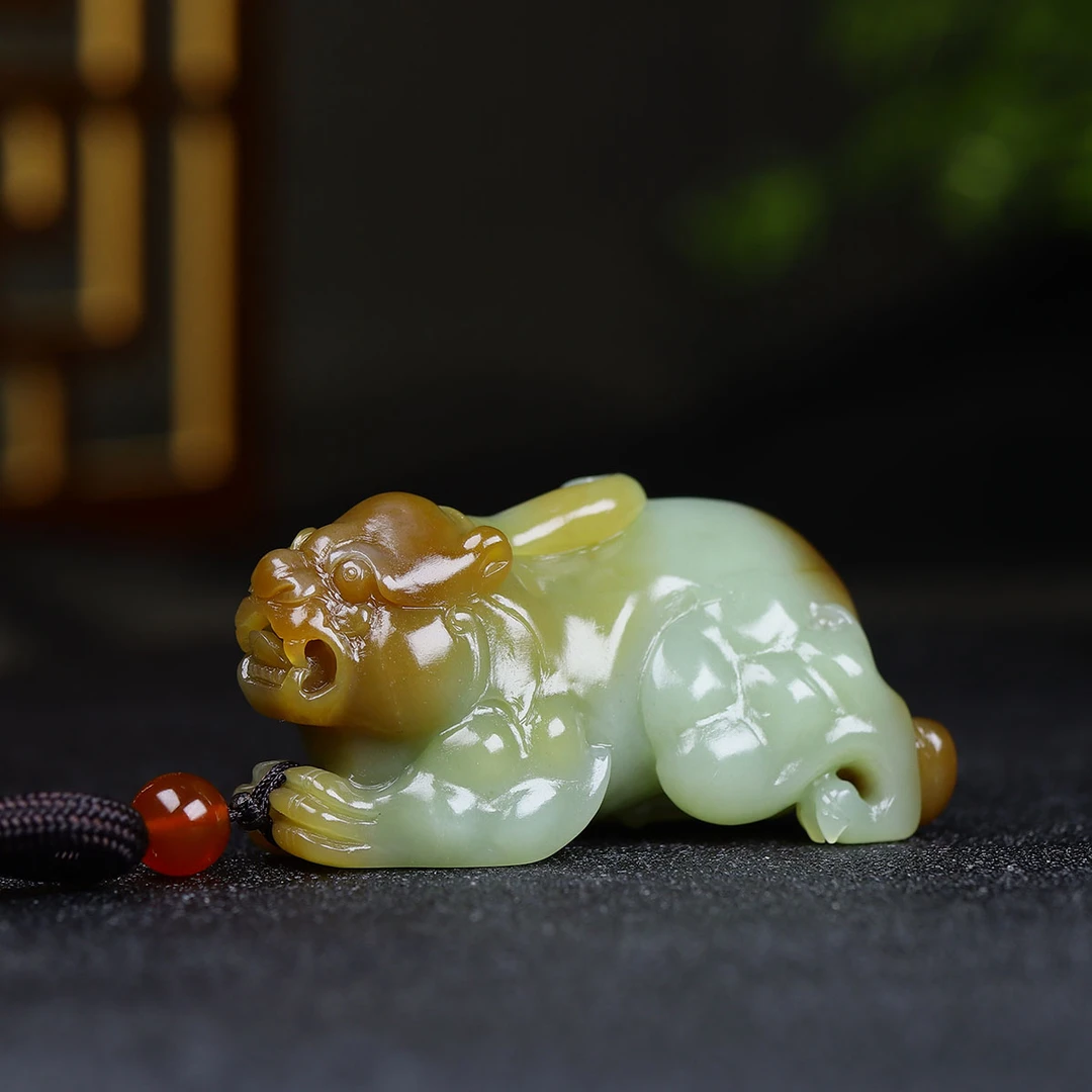 110523和田玉且末料貔貅把件