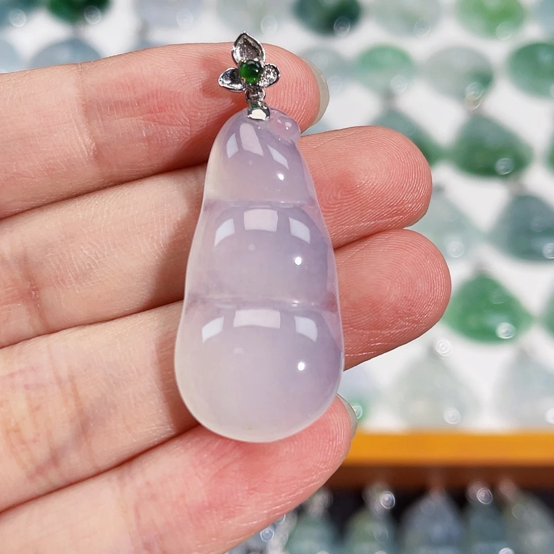 颈饰18K金镶嵌翡翠吊坠