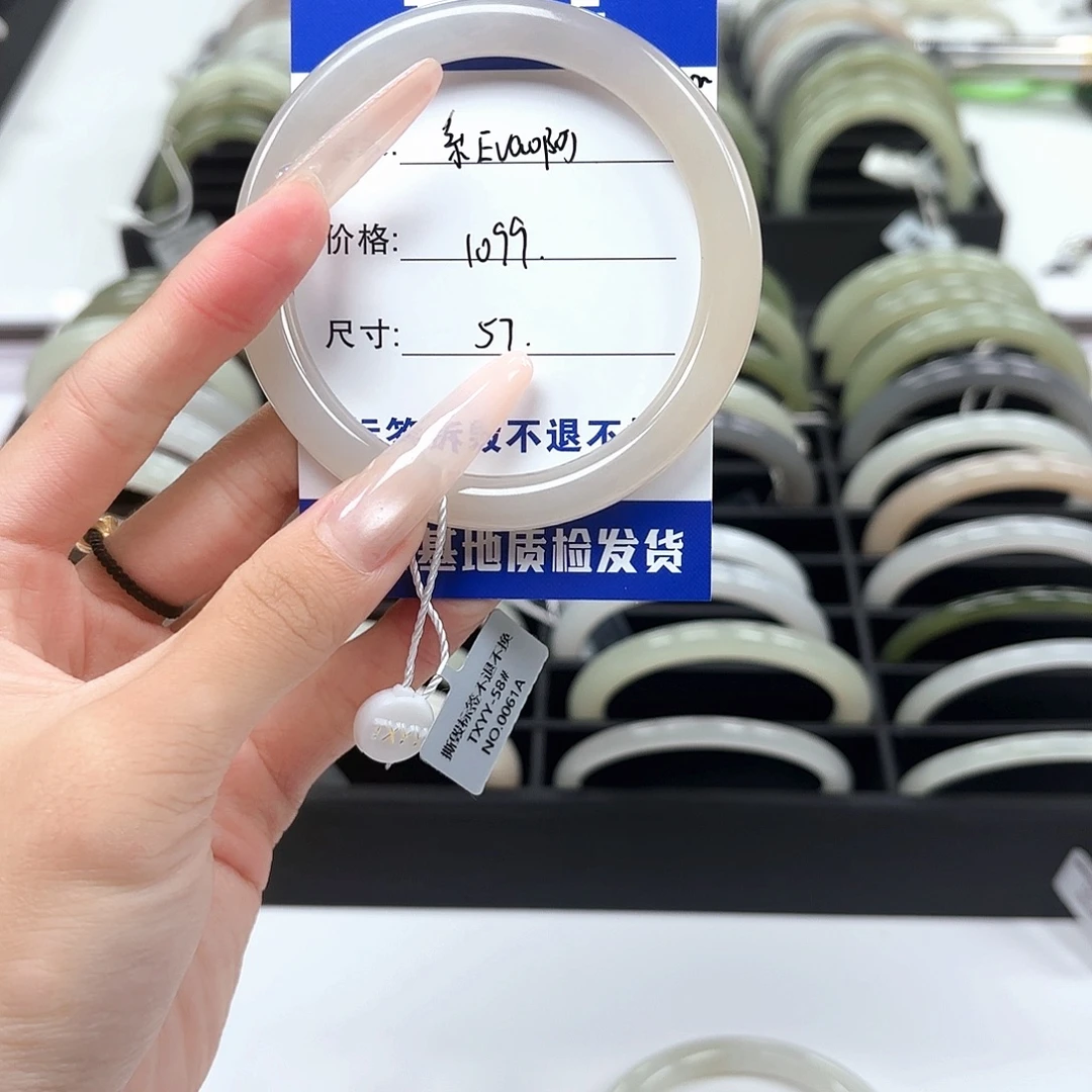 系****和田玉未镶嵌手镯