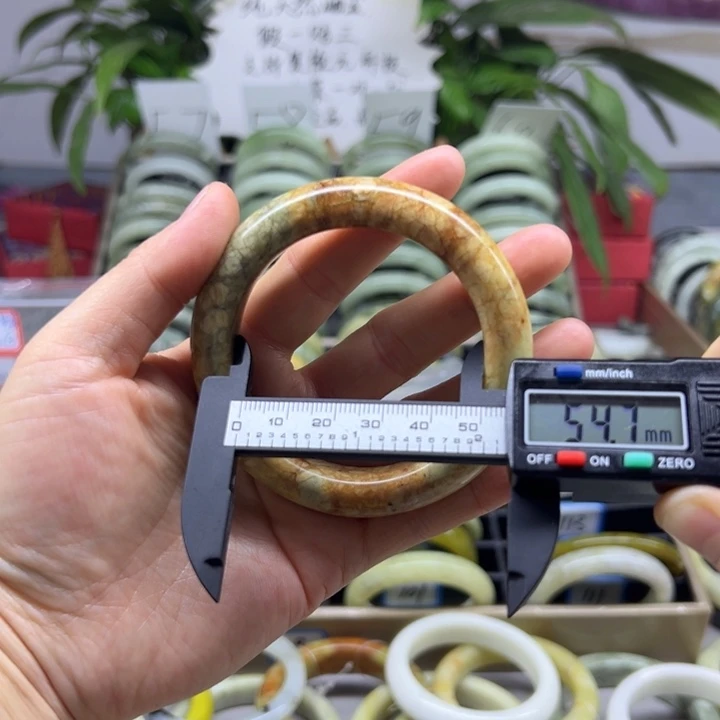 蛇纹石玉未镶嵌手镯113