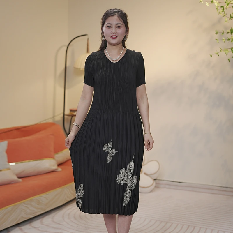 74-75夏季印花三宅褶皱V领连衣裙女装宽松显瘦轻薄透气连衣裙
