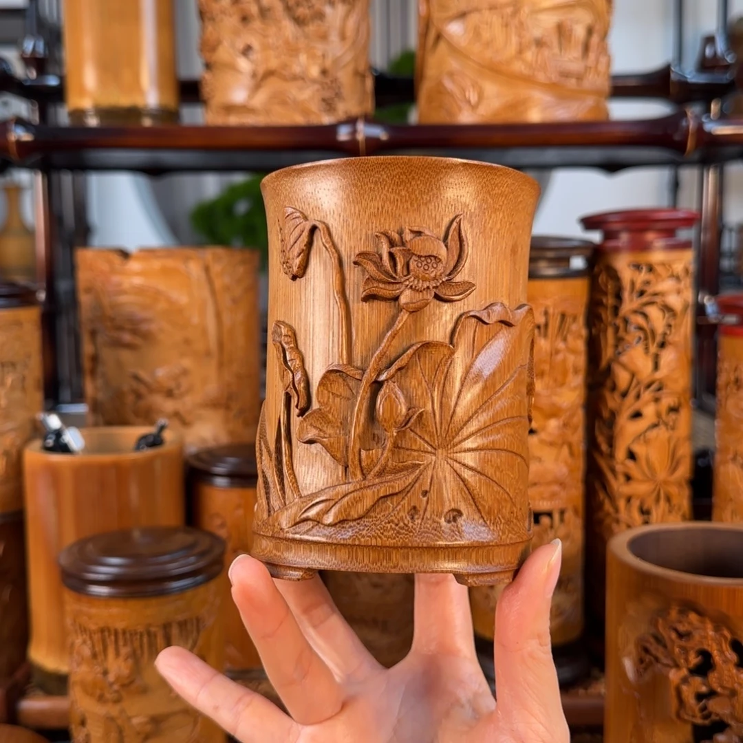香榧木荷花手雕笔筒