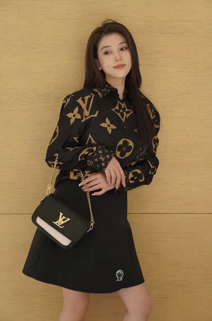 95新 LouisVuitton/路易威登  bb2510 桑蚕丝 满印衬衫 40码 勾丝