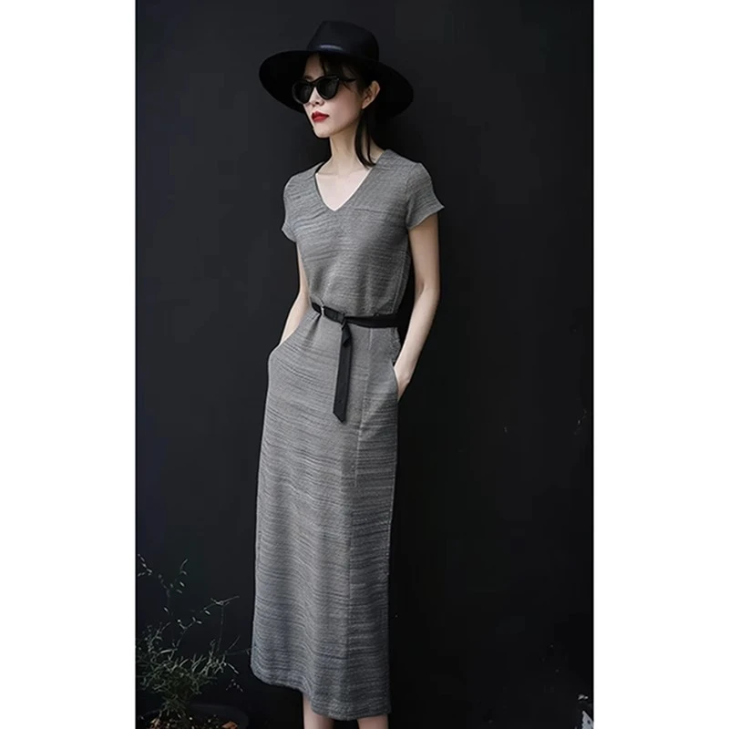 法式灰色连衣裙2025新款上流社会轻奢高级感轻奢高端精致长裙女夏
