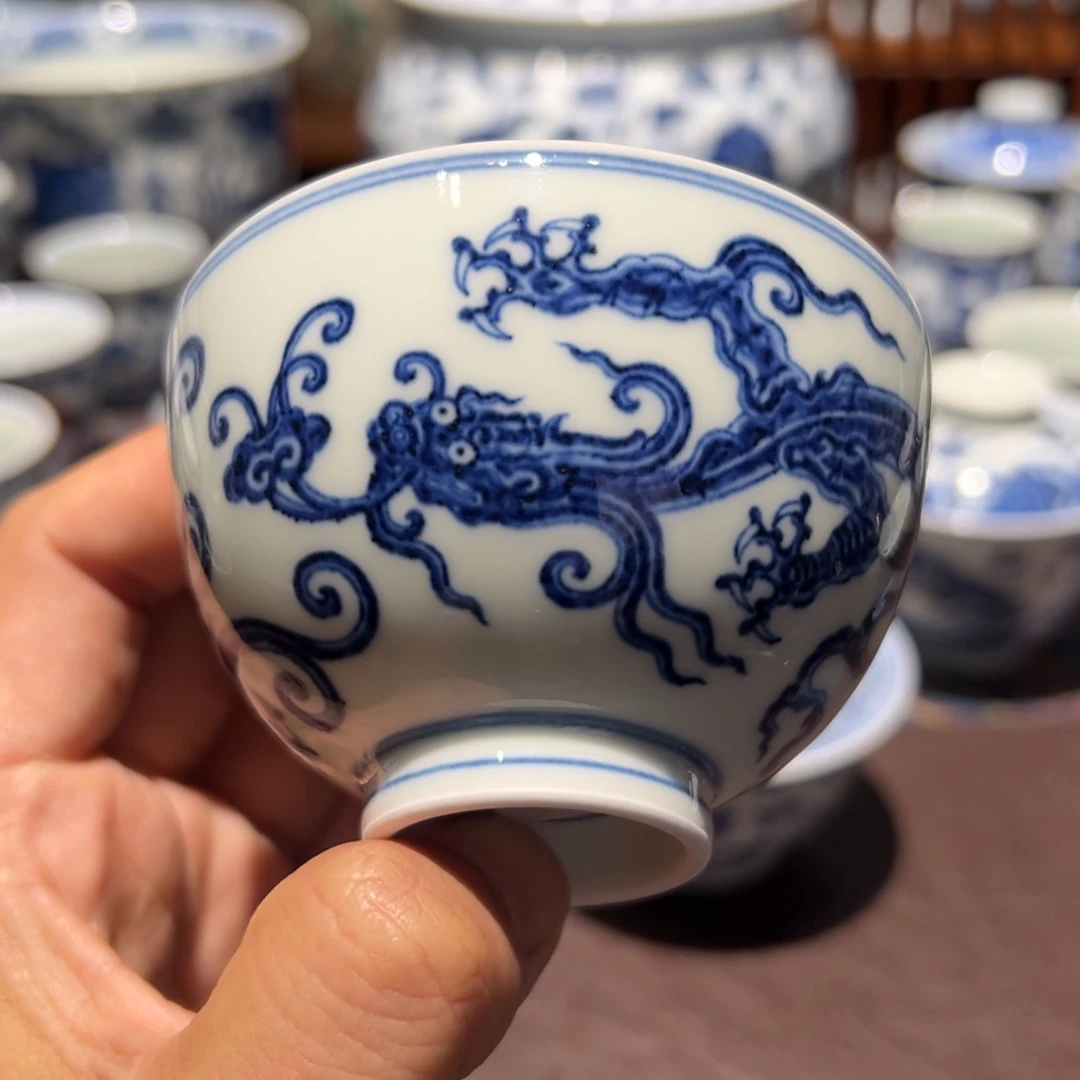 精品青花螭龙纹主人杯口径约8.3厘米