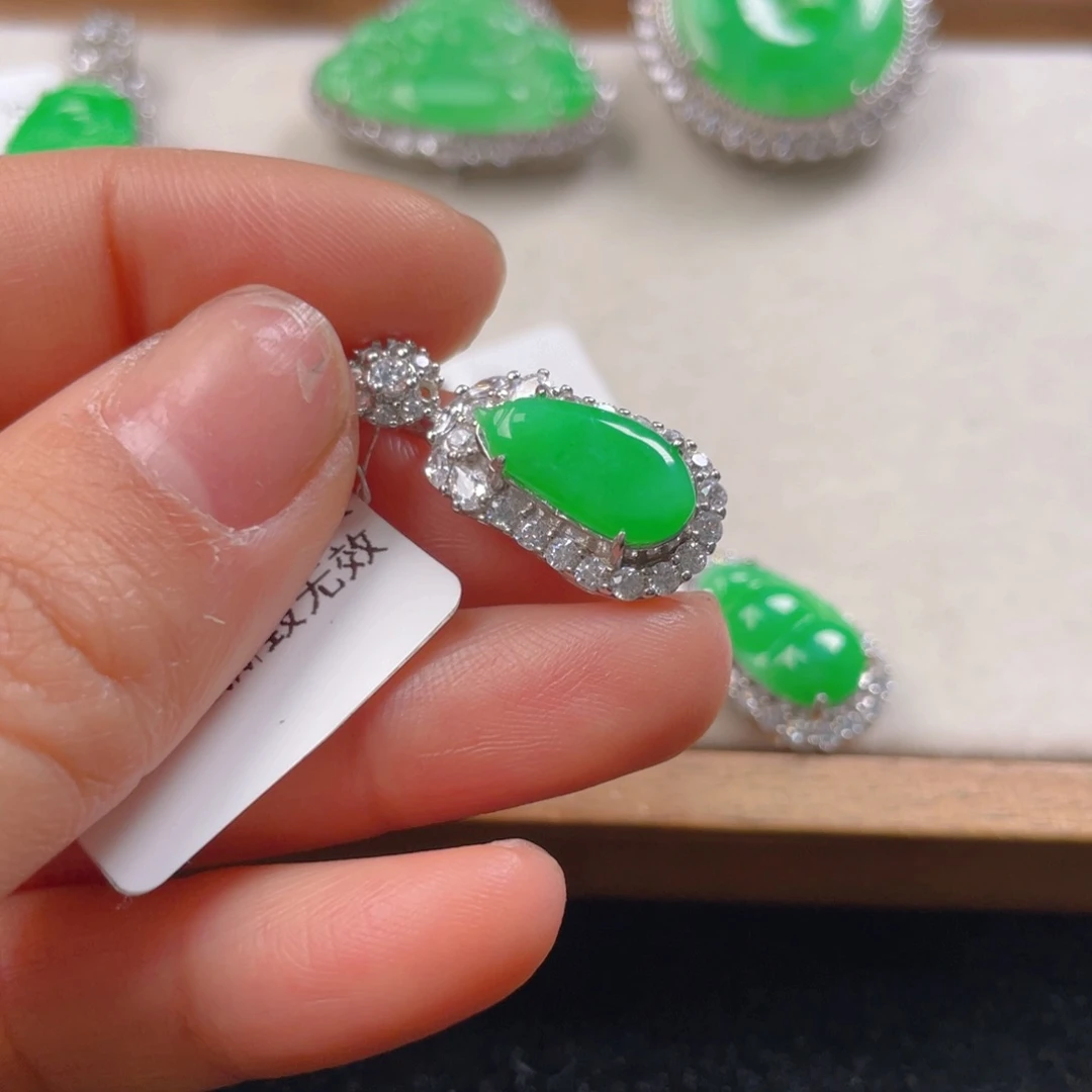 翡翠颈饰银S925镶嵌翡翠