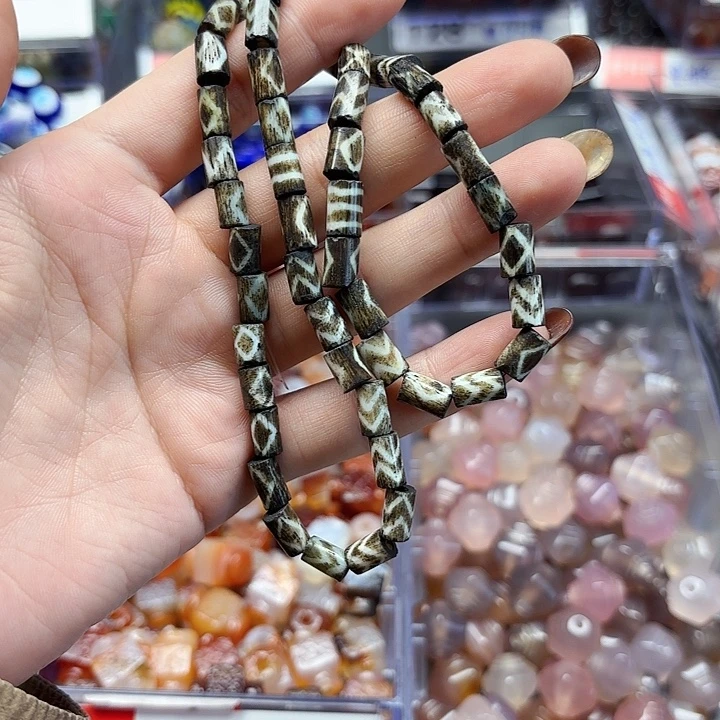 颈饰琉璃邦迪克一条