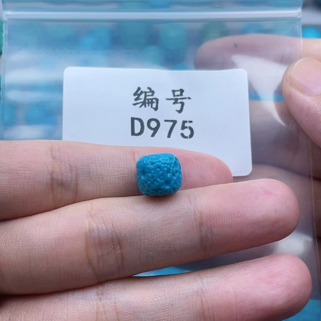 苏***苏绿松石未镶嵌珠宝奇石