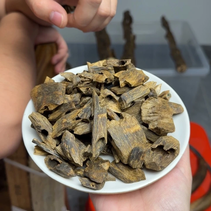 沉香沉香碎屑海南紫罗兰块料50克随机发货