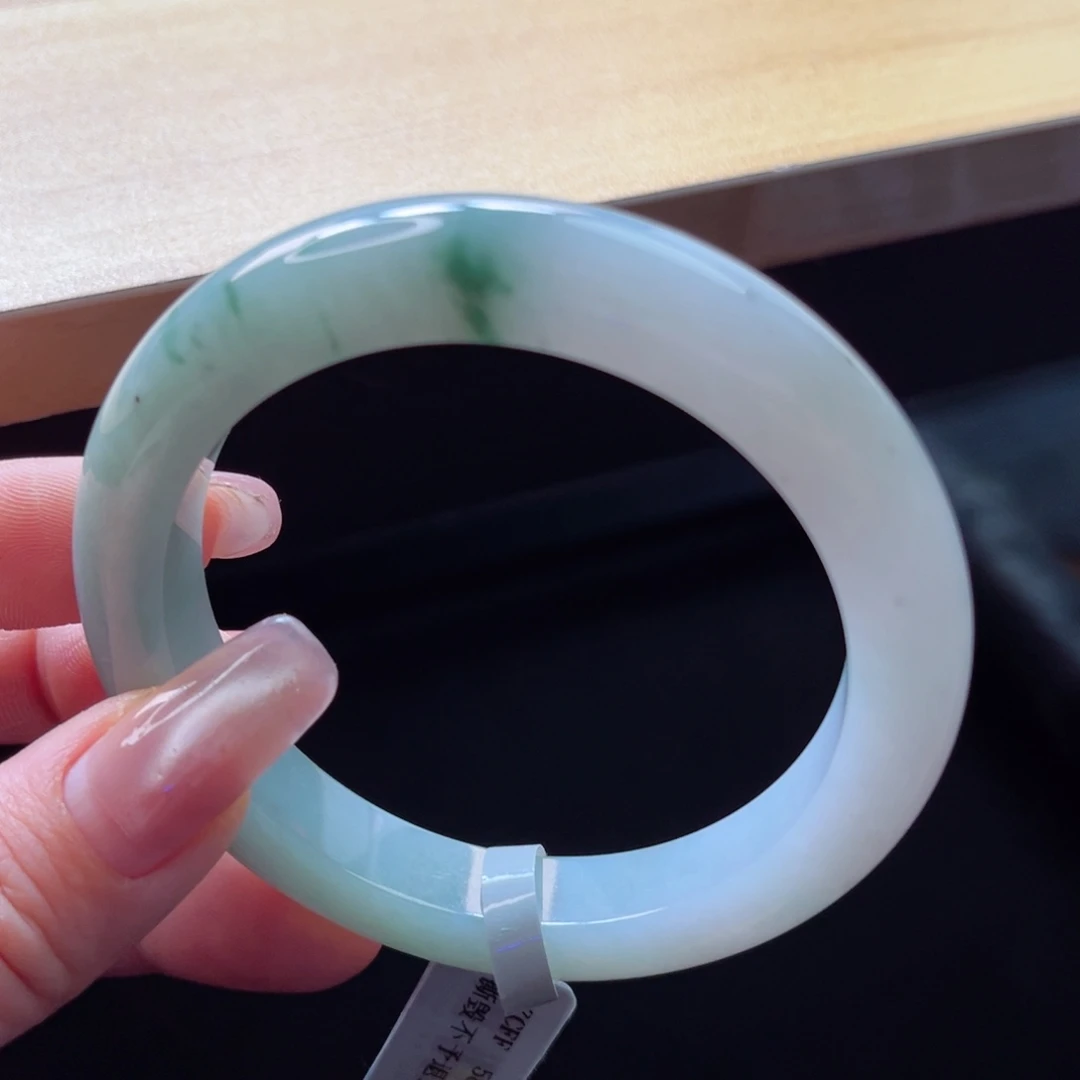 翡翠手镯未镶嵌手镯