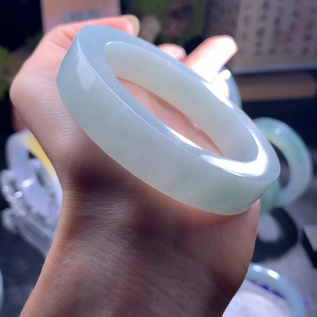 未镶嵌手镯定制翡翠
