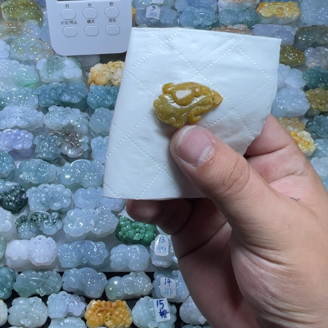 颈饰未镶嵌翡翠天然