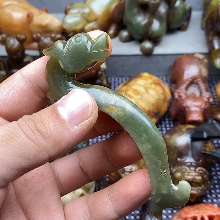 未镶嵌蛇纹石玉颈饰