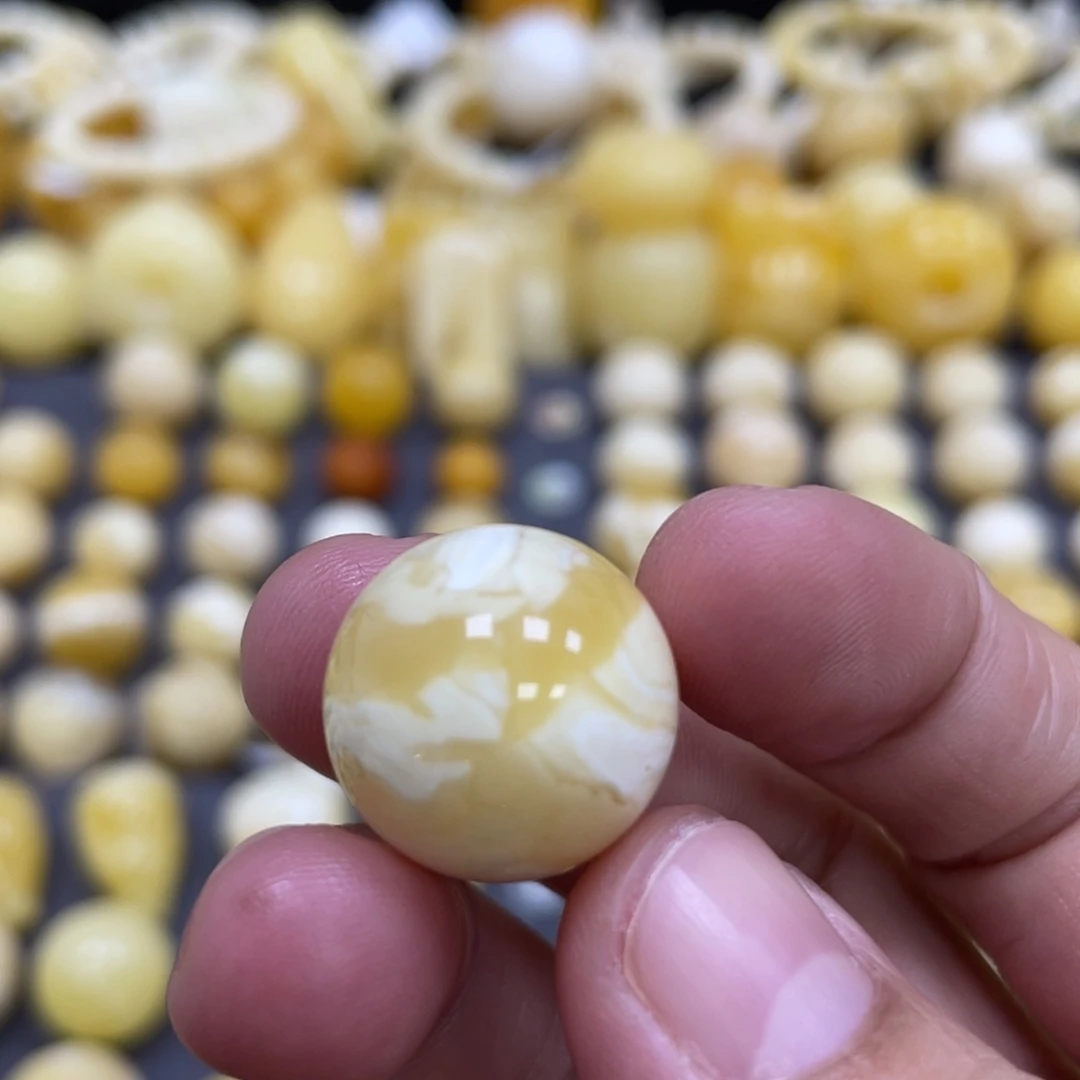 蜜蜡未镶嵌裸石17.6mm瑕 瓷白妖花