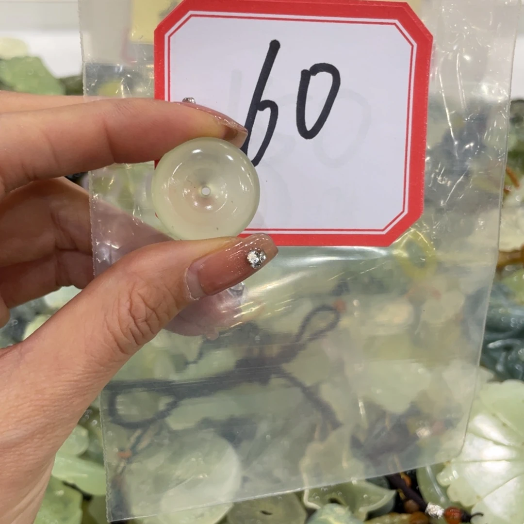 蛇纹石玉颈饰合金
