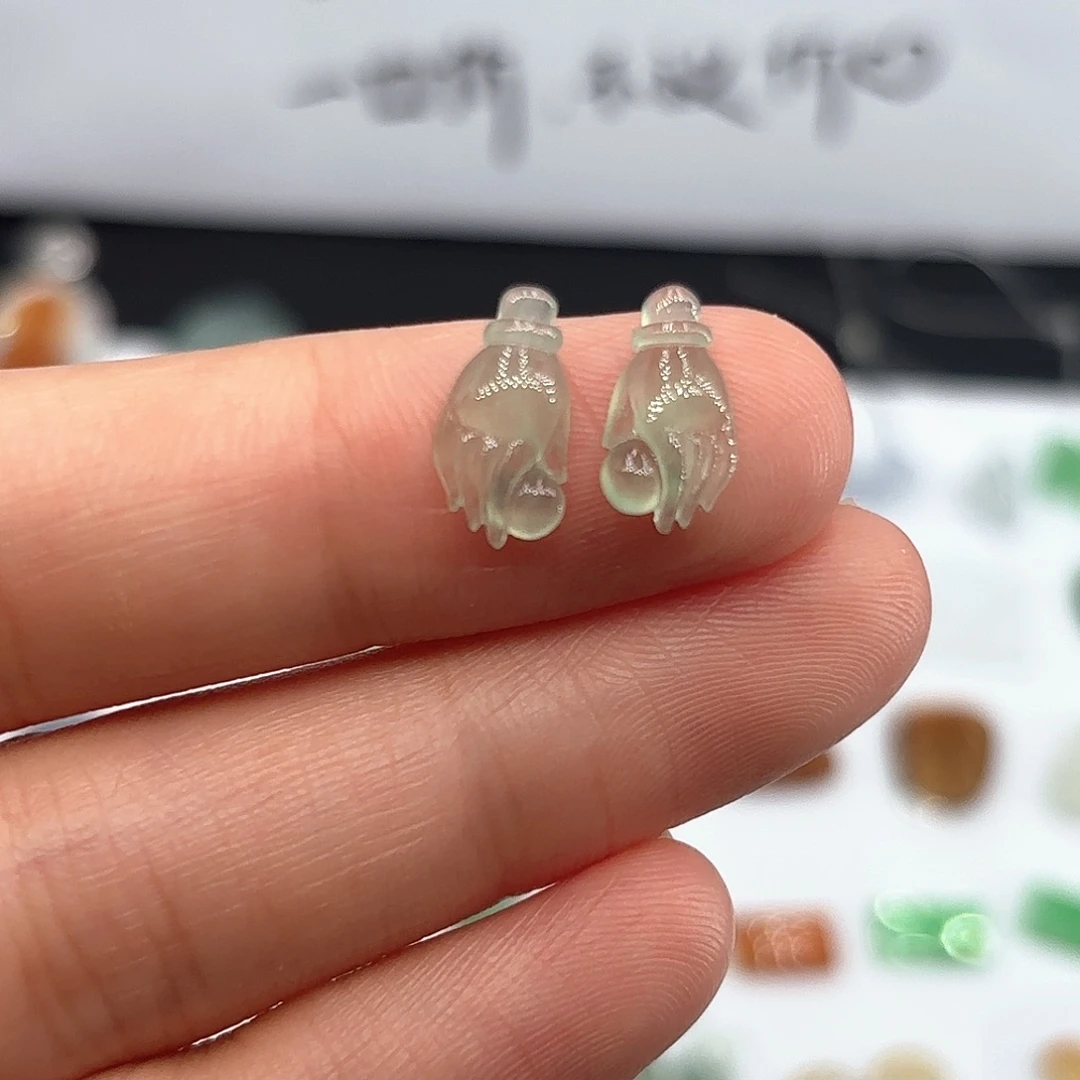 翡翠未镶嵌颈饰掌上明珠