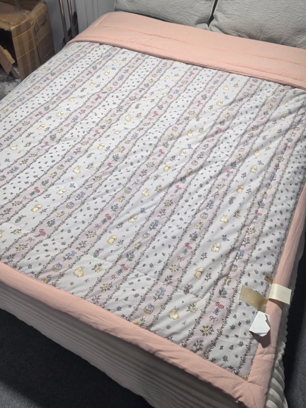 《辉岳》约180*220粉底树叶小兔款空调被