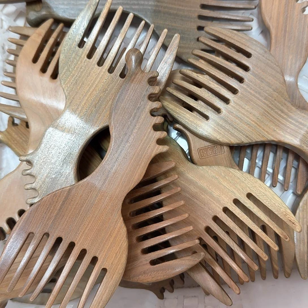 绿檀木凤凰梳子瑕疵