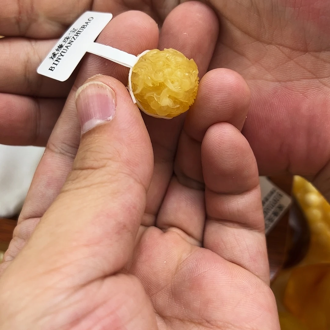 佟***蜜蜡未镶嵌珠宝奇石