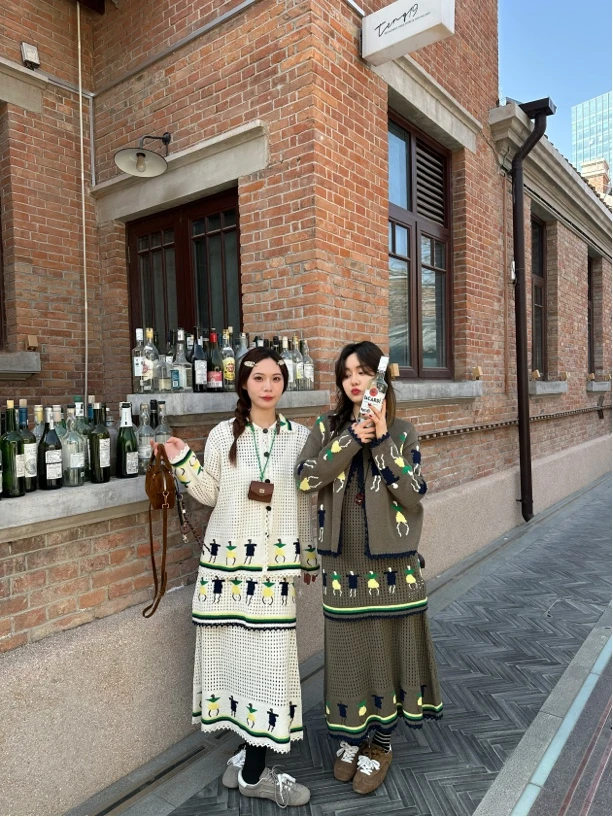 XiHaoKan2025春设计师款装饰小人翻领开衫+半身裙+吊带裙