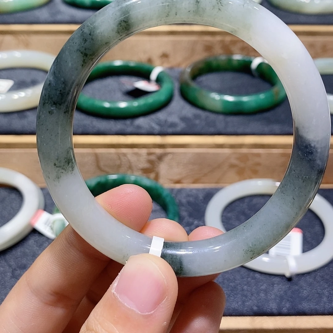 独山玉未镶嵌手镯