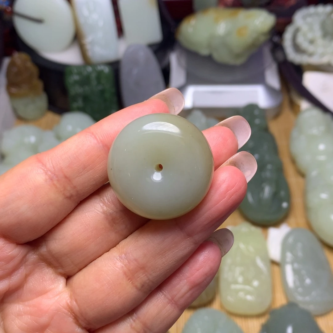 和田玉未镶嵌把件